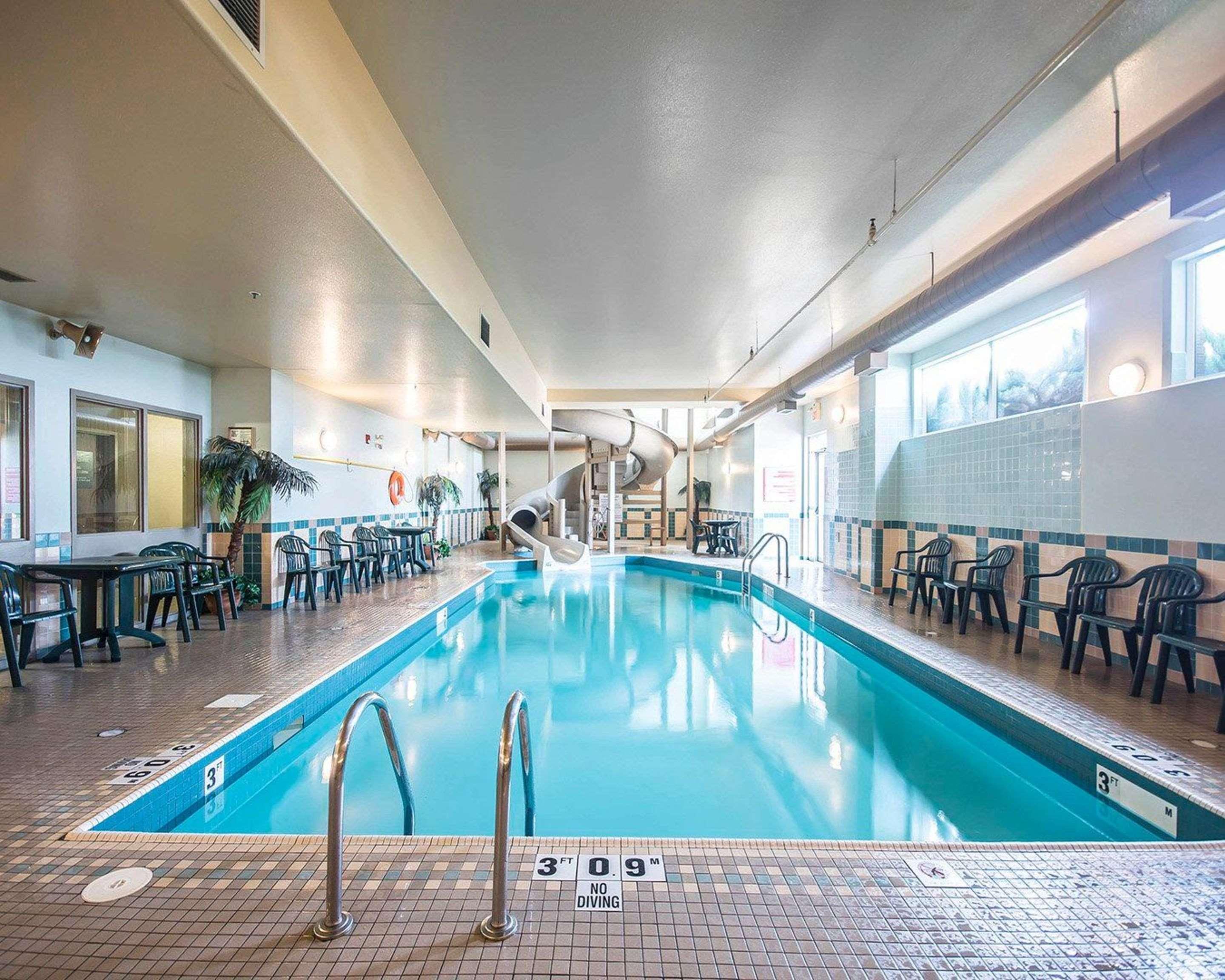Comfort Inn & Suites Salmon Arm Buitenkant foto