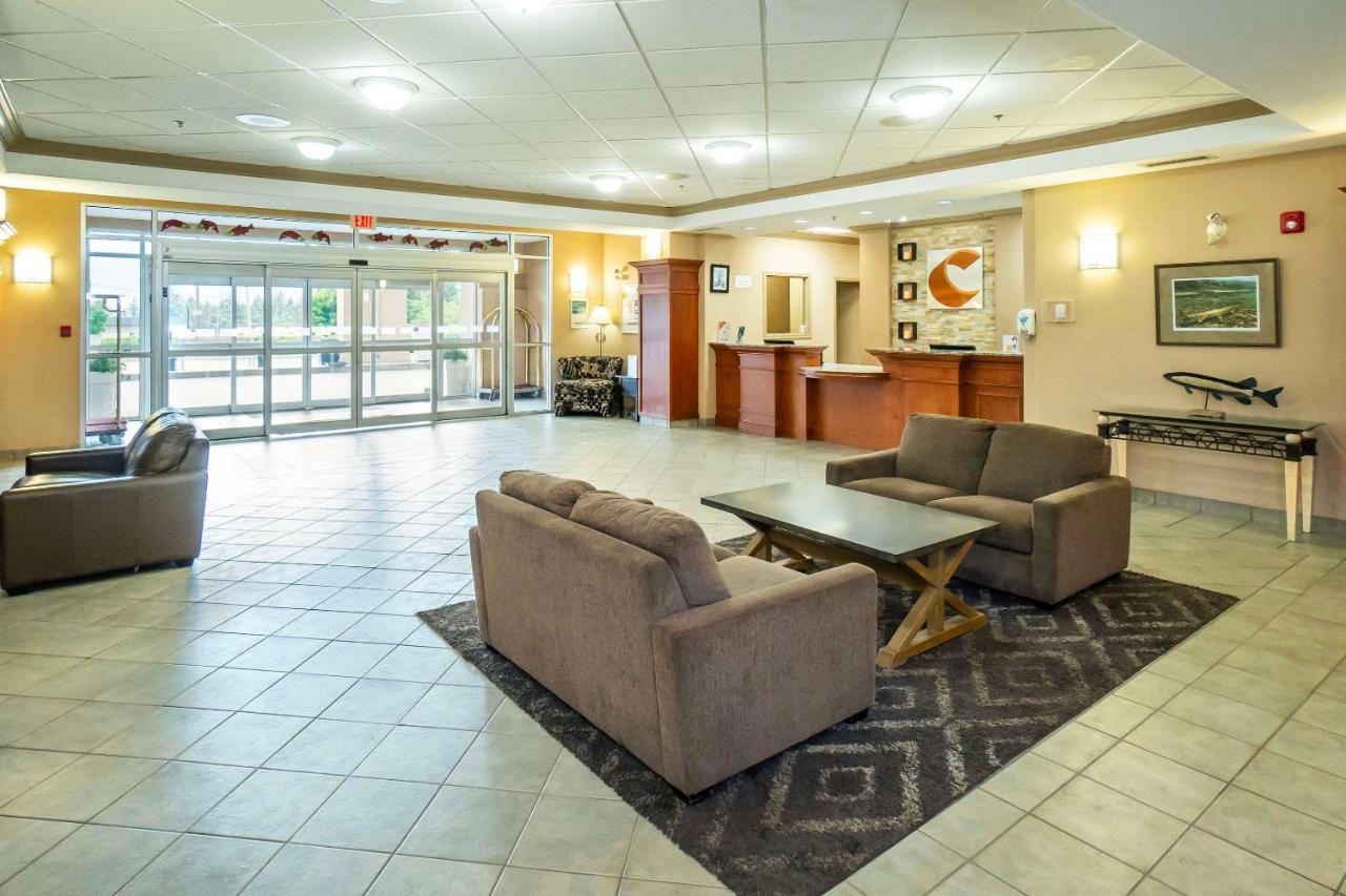 Comfort Inn & Suites Salmon Arm Buitenkant foto