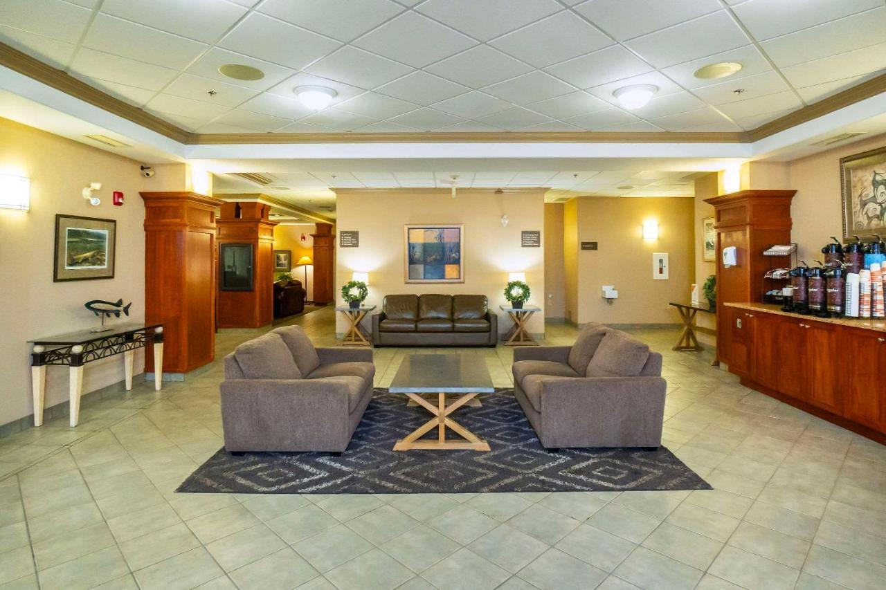 Comfort Inn & Suites Salmon Arm Buitenkant foto