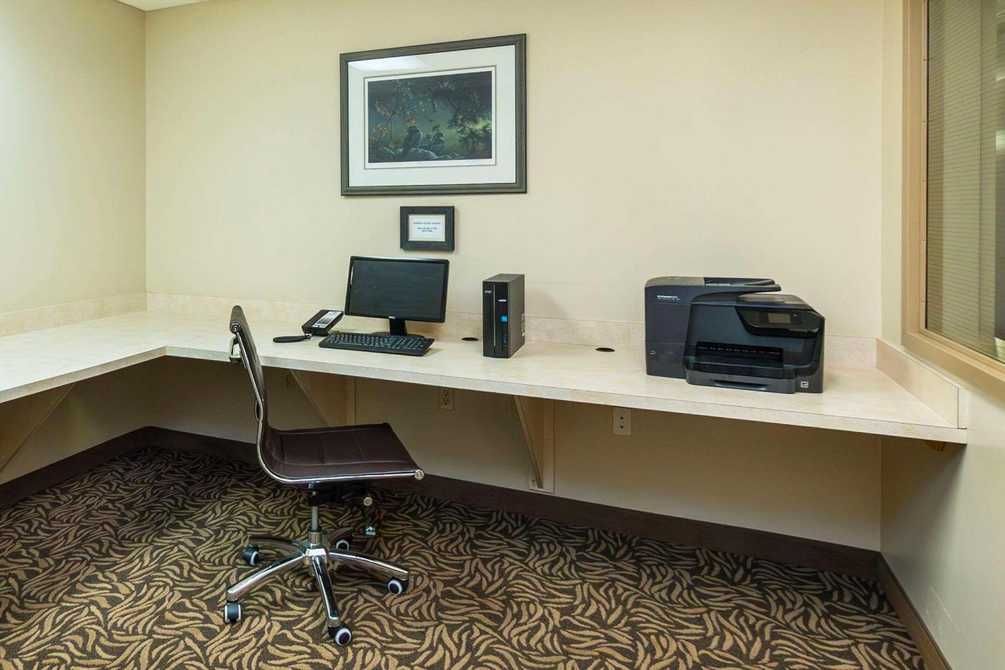 Comfort Inn & Suites Salmon Arm Buitenkant foto