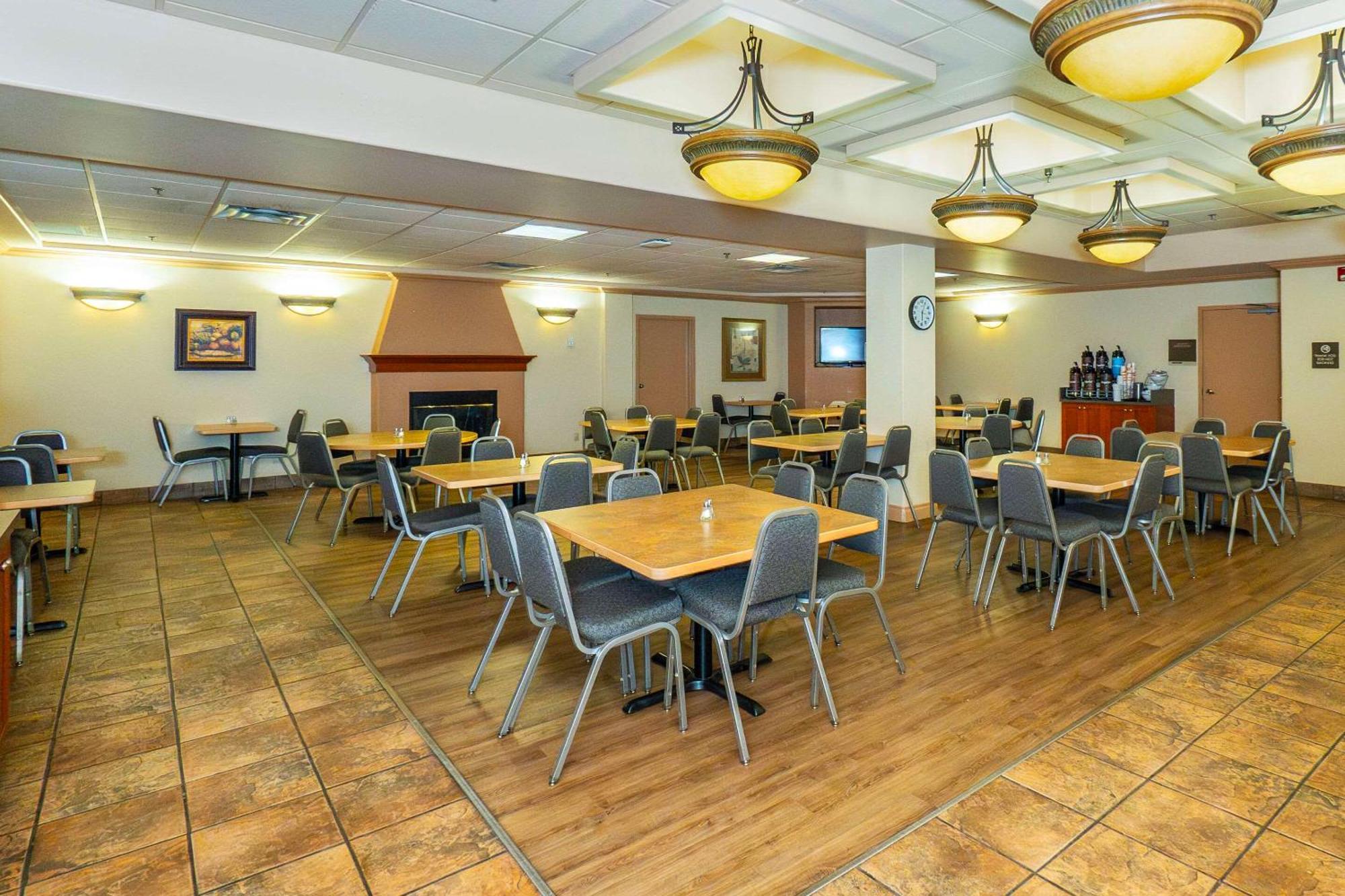 Comfort Inn & Suites Salmon Arm Buitenkant foto