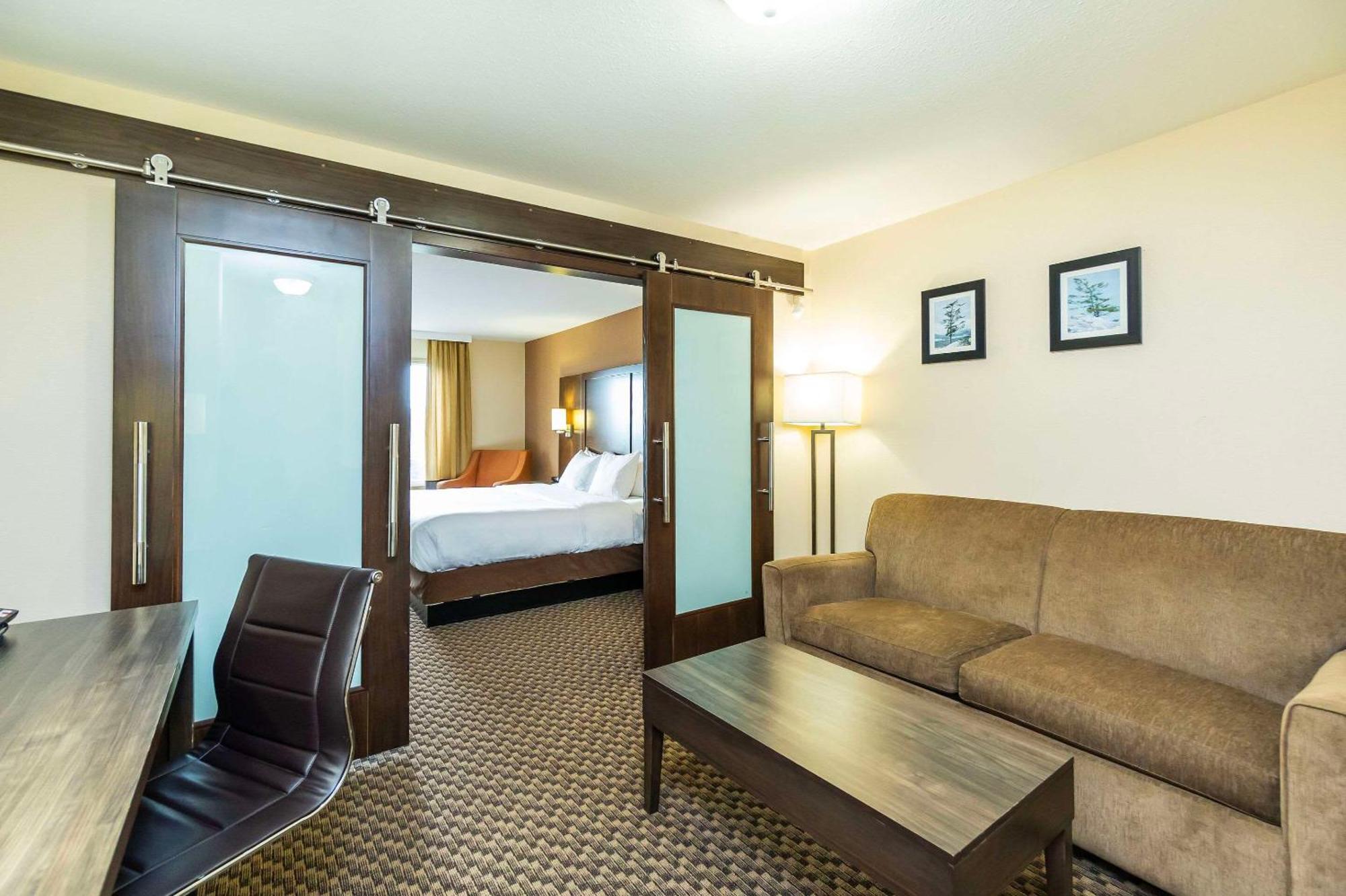 Comfort Inn & Suites Salmon Arm Buitenkant foto
