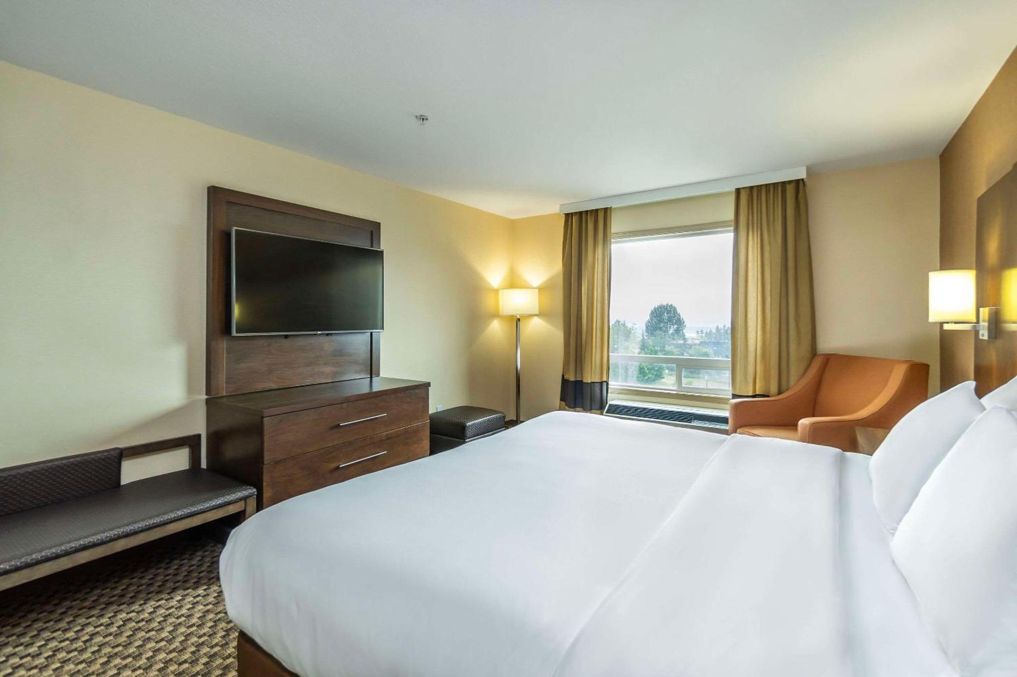 Comfort Inn & Suites Salmon Arm Buitenkant foto