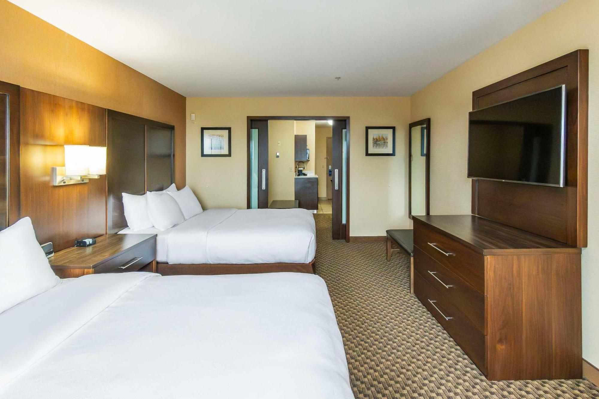 Comfort Inn & Suites Salmon Arm Buitenkant foto