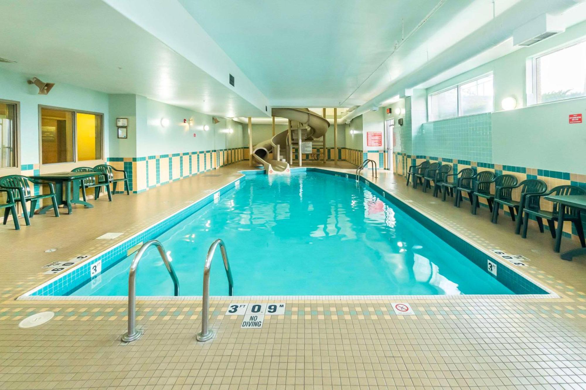 Comfort Inn & Suites Salmon Arm Buitenkant foto