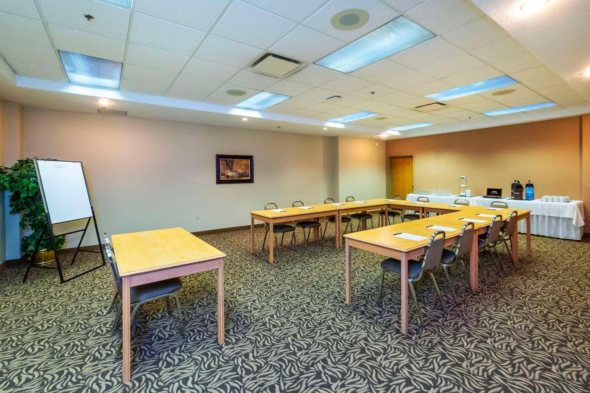 Comfort Inn & Suites Salmon Arm Buitenkant foto