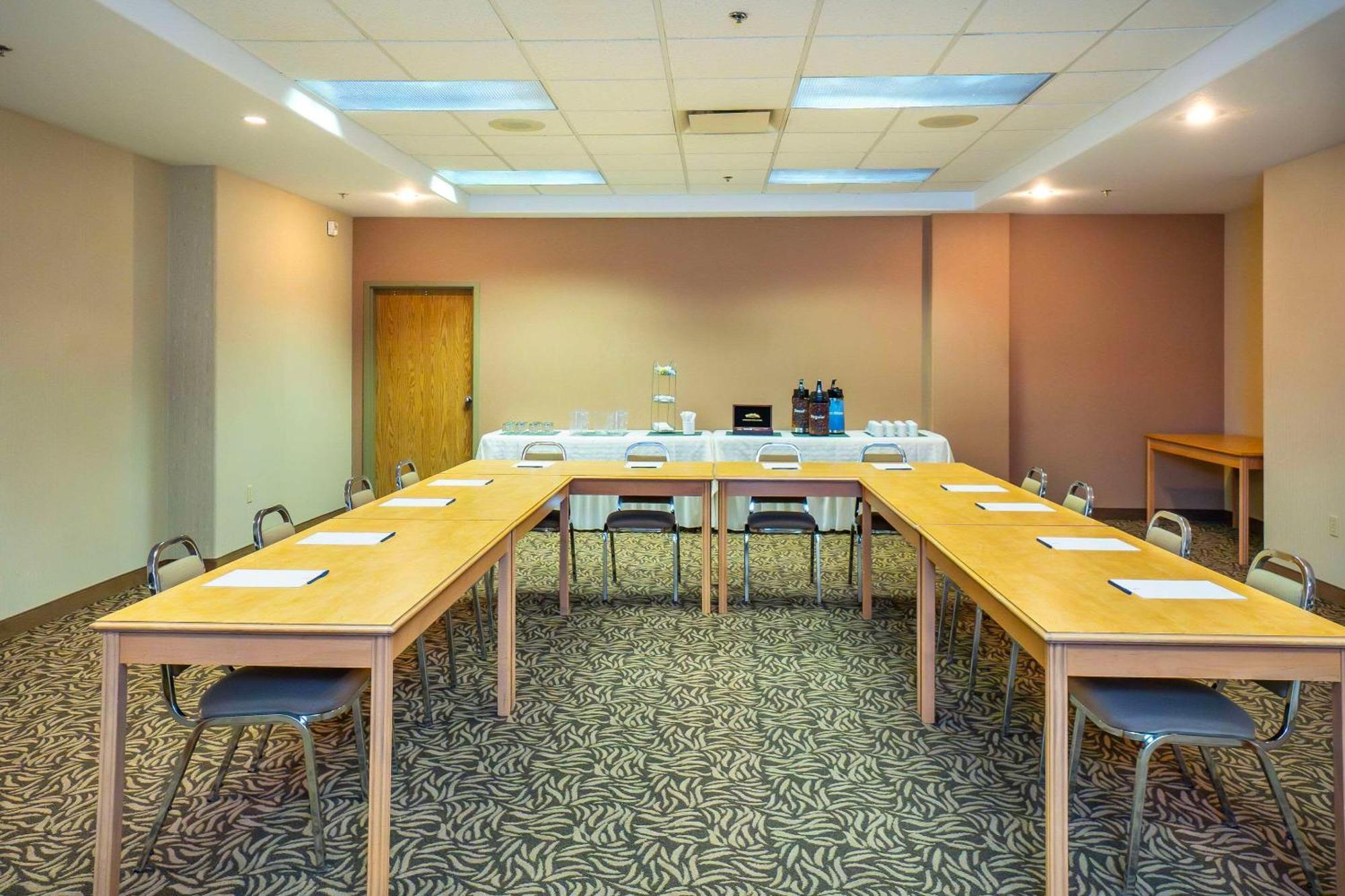 Comfort Inn & Suites Salmon Arm Buitenkant foto