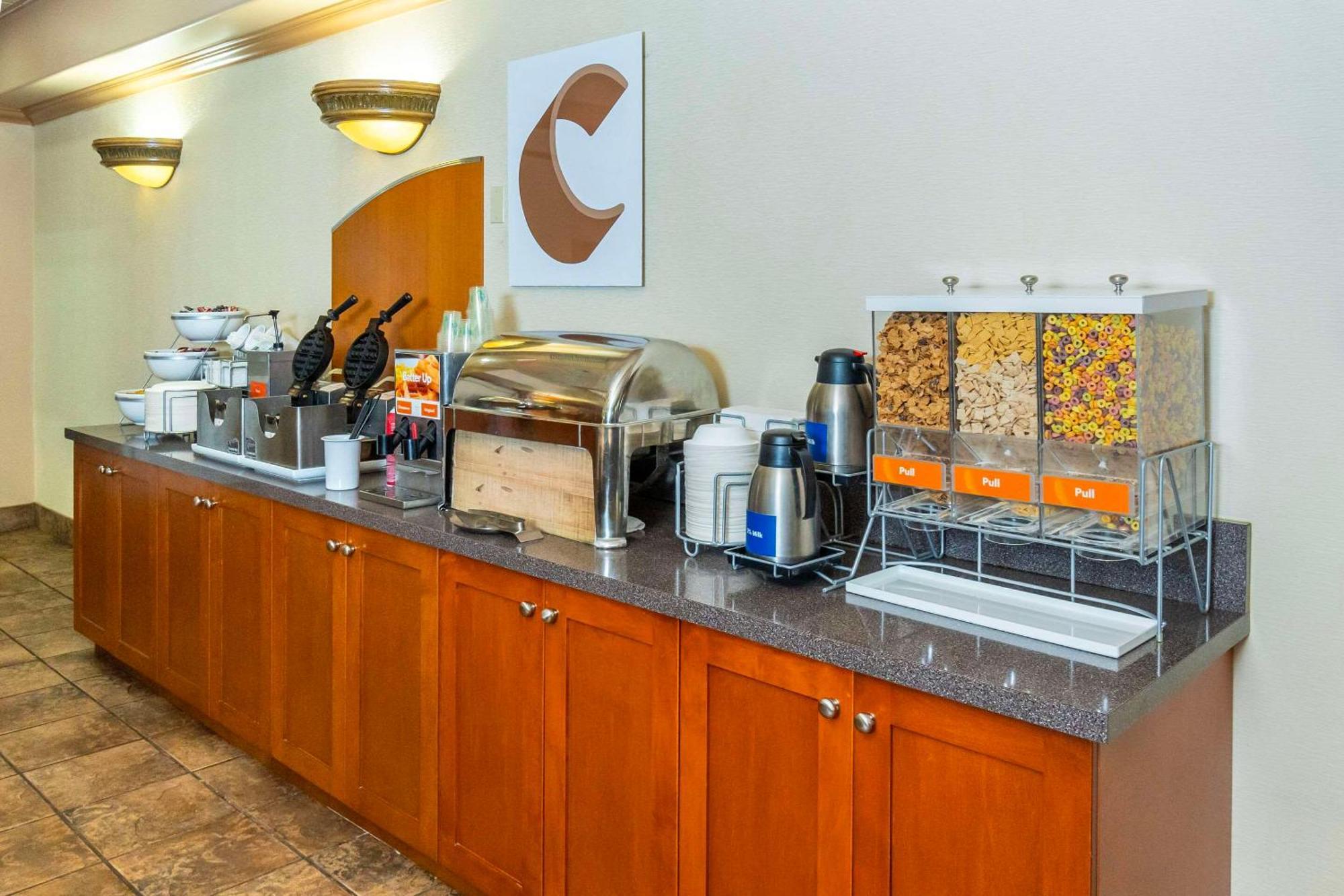 Comfort Inn & Suites Salmon Arm Buitenkant foto