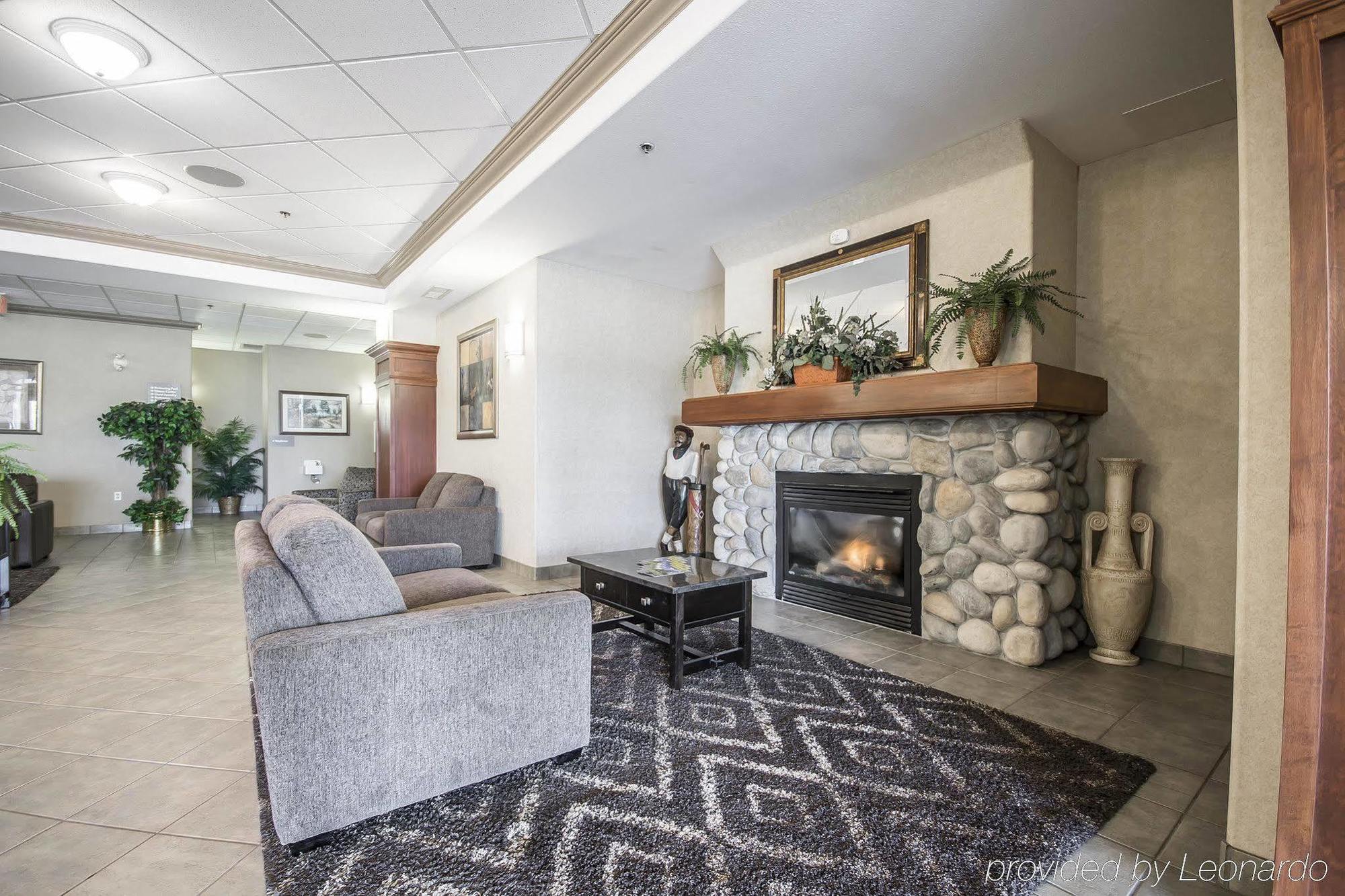 Comfort Inn & Suites Salmon Arm Buitenkant foto