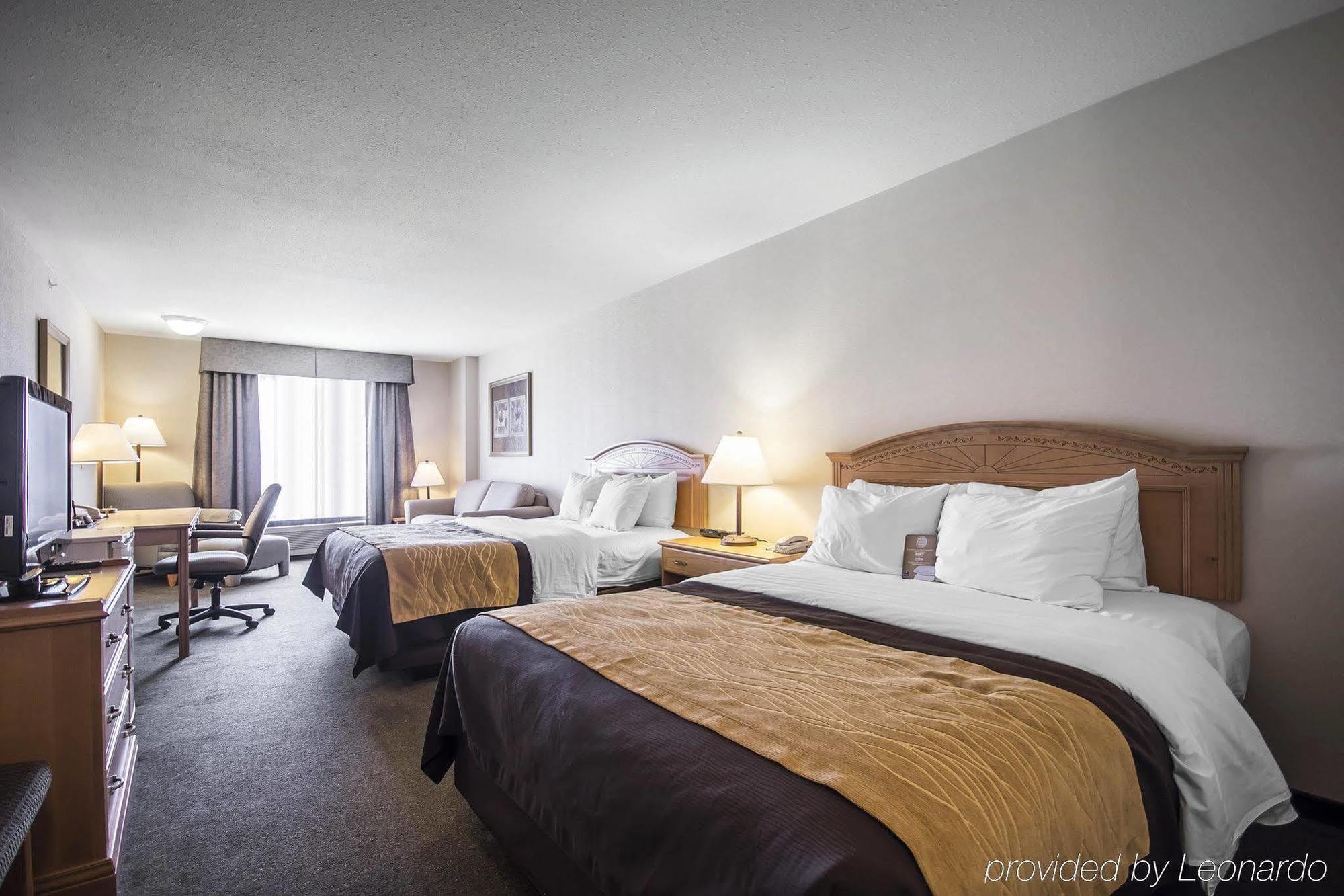 Comfort Inn & Suites Salmon Arm Buitenkant foto