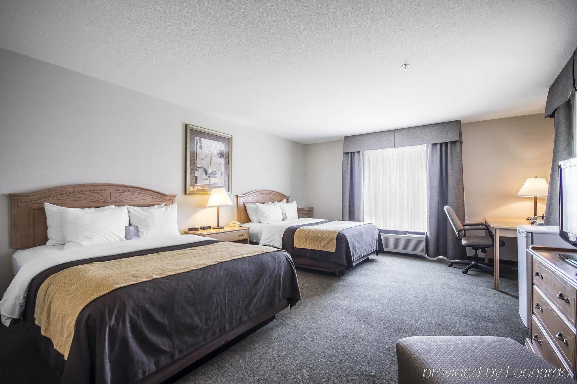 Comfort Inn & Suites Salmon Arm Buitenkant foto