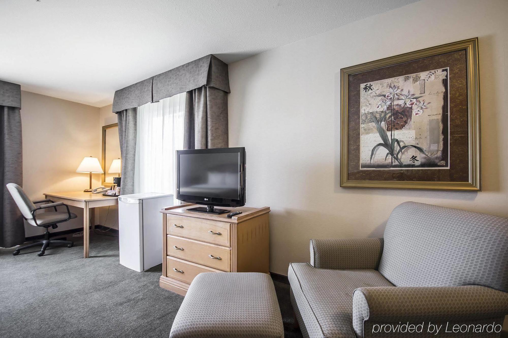 Comfort Inn & Suites Salmon Arm Buitenkant foto