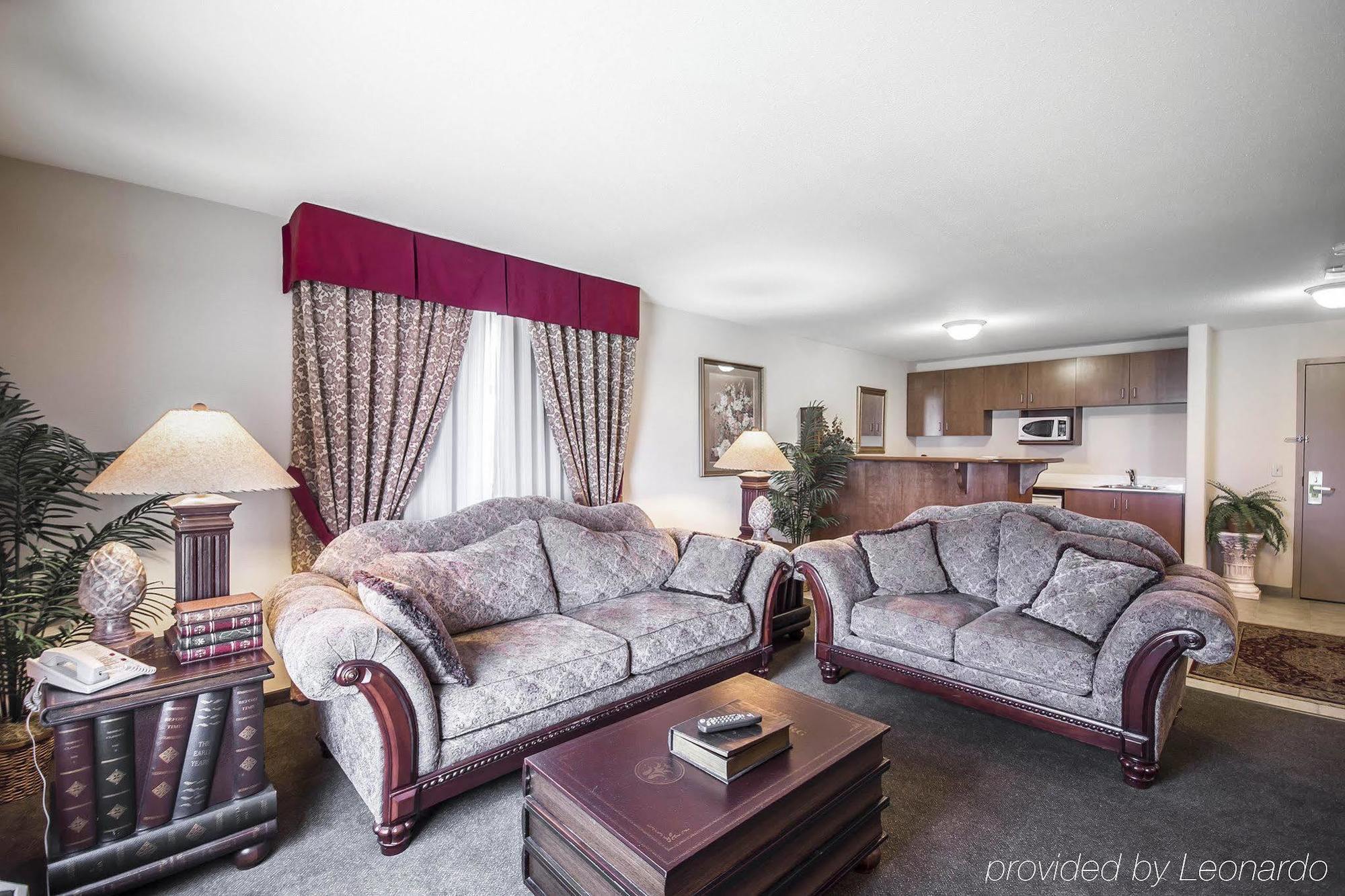 Comfort Inn & Suites Salmon Arm Buitenkant foto